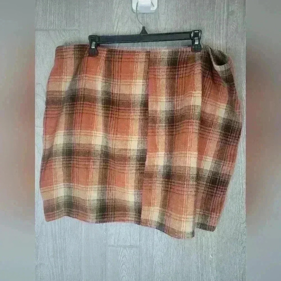 2 piece Orange and black flannel skirt and cropped top jacket. No tags size 16W - Picture 3 of 6